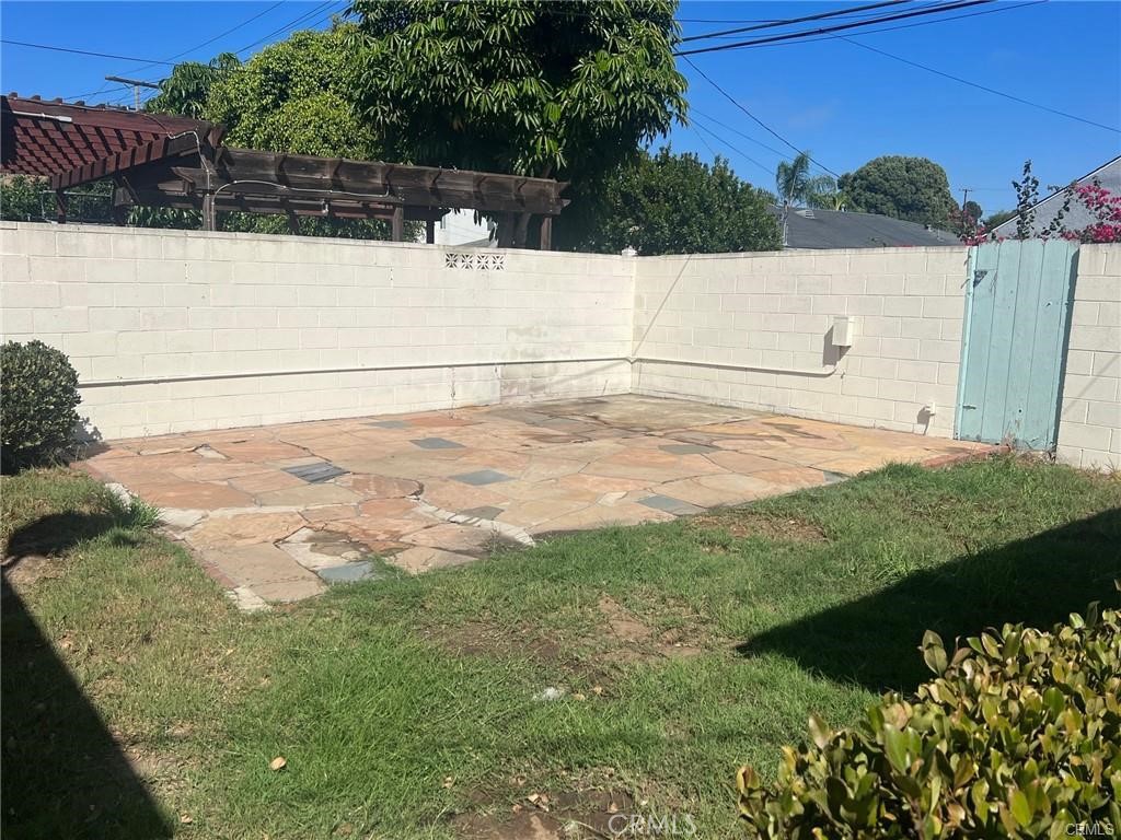 8400 Fordham Road Westchester, CA 90045 - Photo 8 of 25 a view of a yard