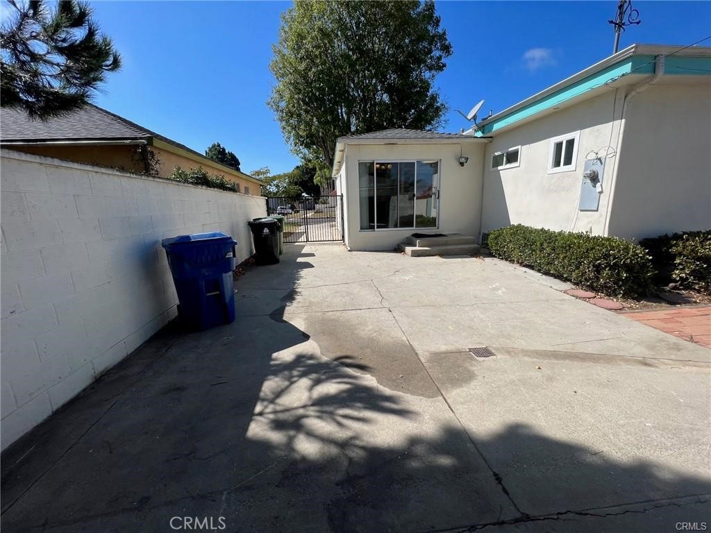 8400 Fordham Road Westchester, CA 90045 - Photo 10 of 25 a view of backyard of the house