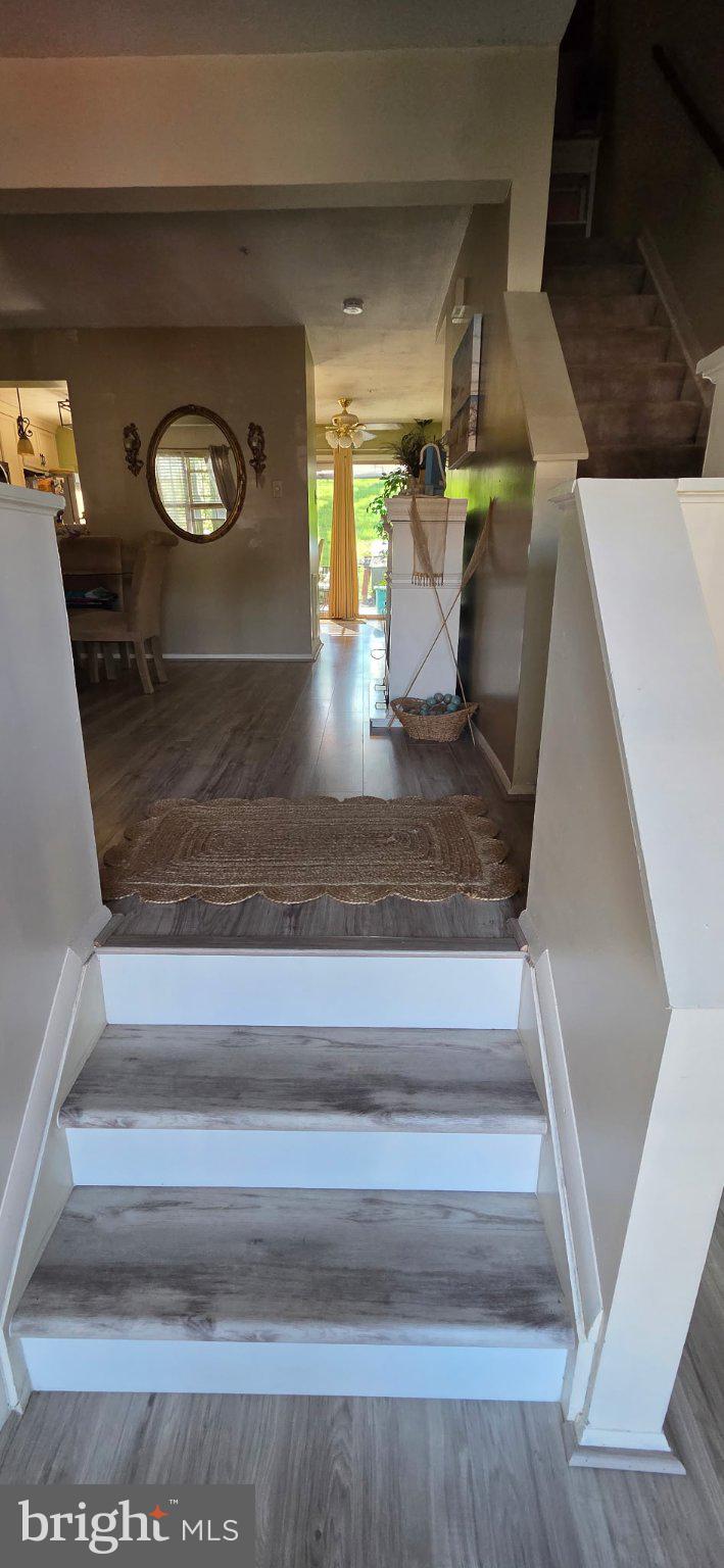 102 Jason's Ridge Smithsburg, MD 21783 - Photo 2 of 31 Inviting entryway with warm tones.