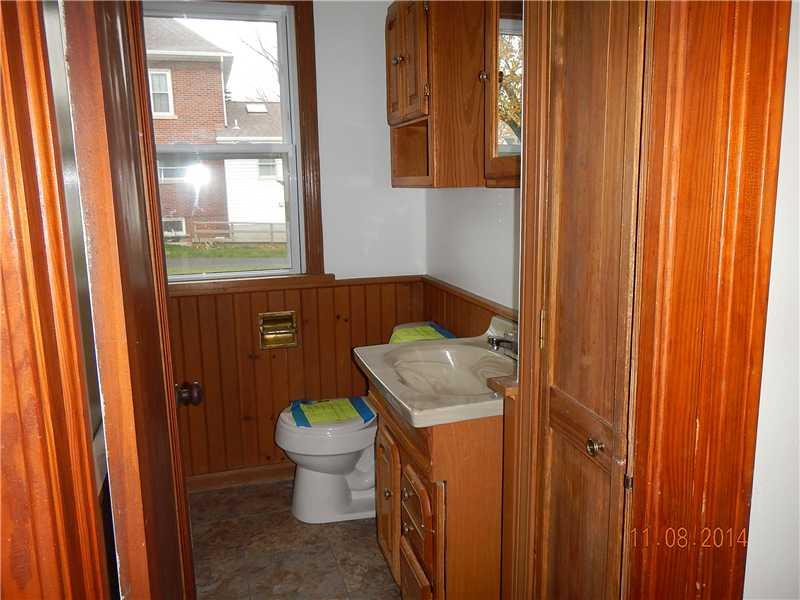 1529 Old Butler Road, Unit 11 New Castle, PA 16101 - Photo 11 of 17 Full Bath.