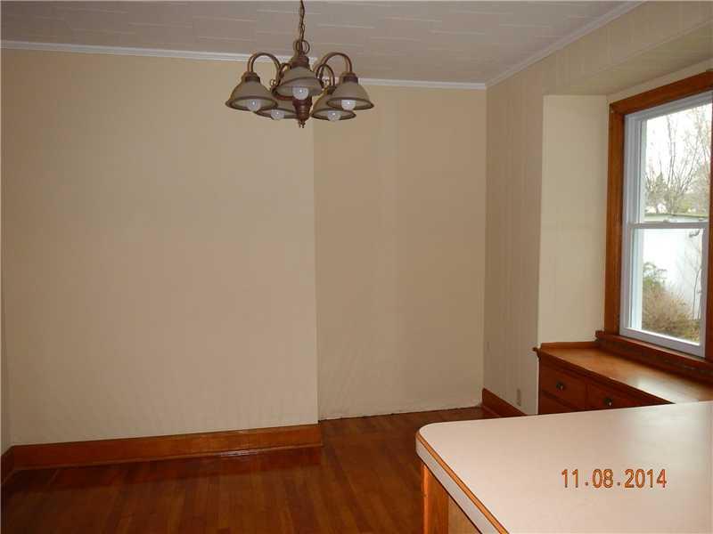 1529 Old Butler Road, Unit 11 New Castle, PA 16101 - Photo 6 of 17 Dining Room.