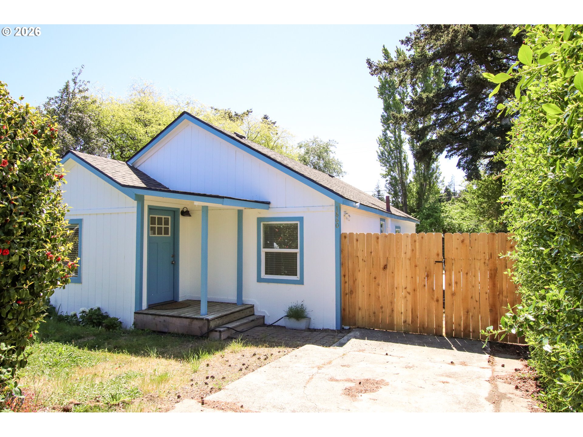 1860 30th Street Florence, OR 97439 - Photo 2 of 39