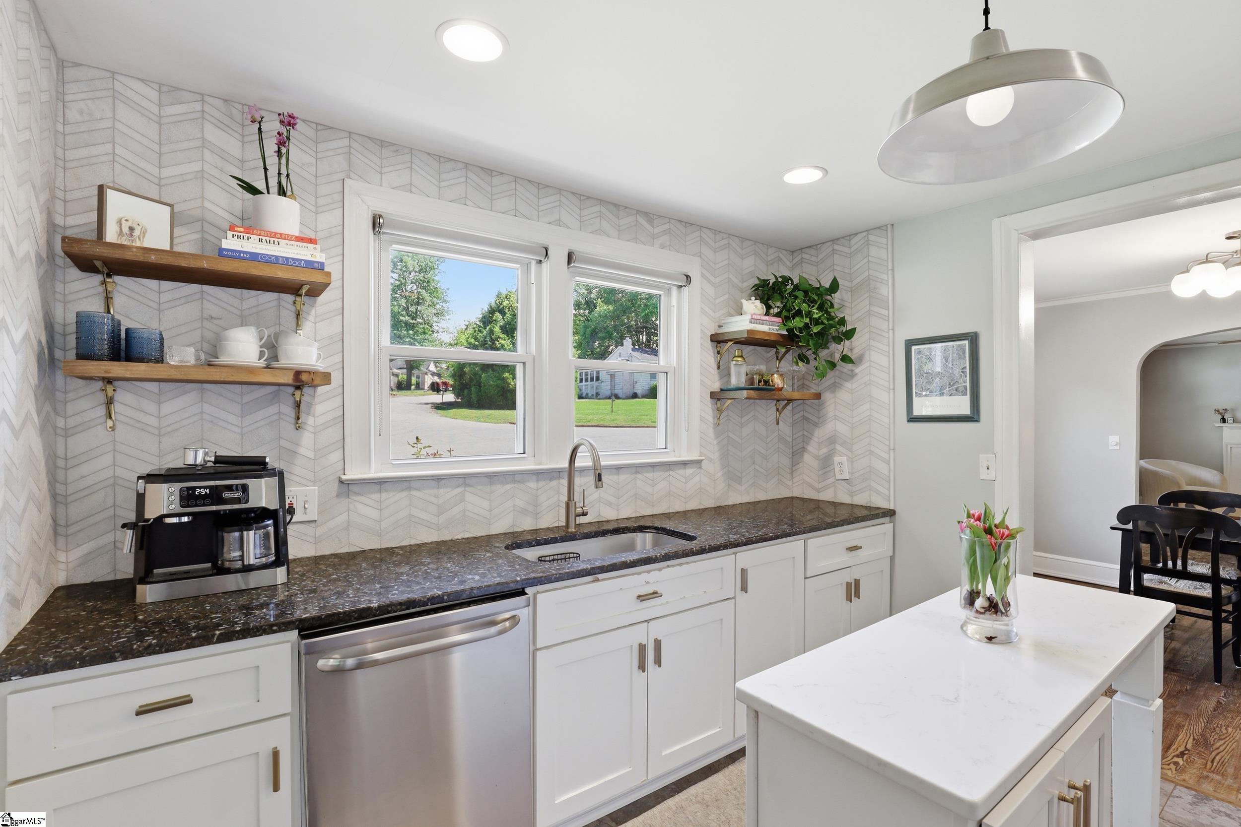321 Ridgecrest Drive Greenville, SC 29609 - Photo 10 of 30 Gallery Image 10