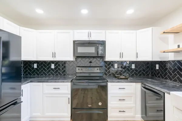 $219,000 | 1058 5th Street Southwest, Valley City, ND 58072