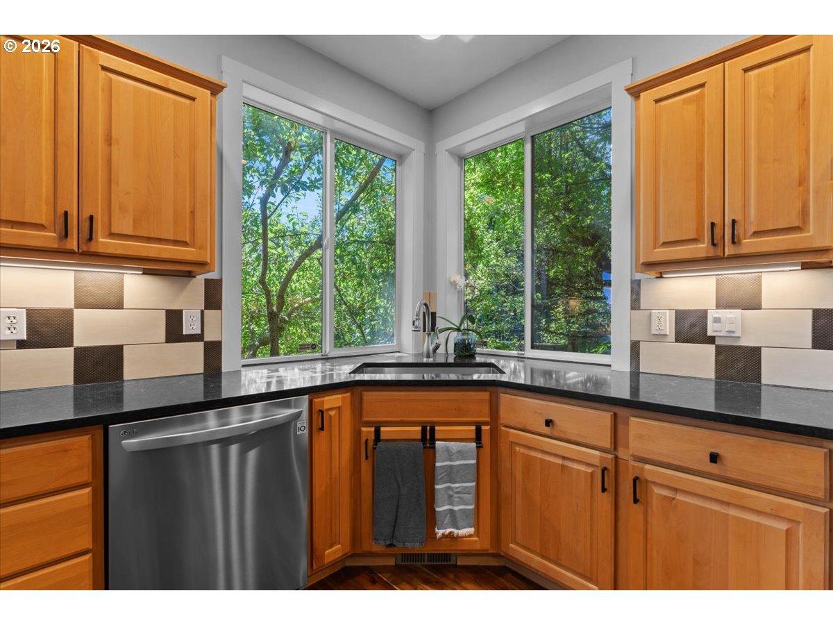 12996 Southwest Hazelcrest Way Portland, OR 97224 - Photo 23 of 48