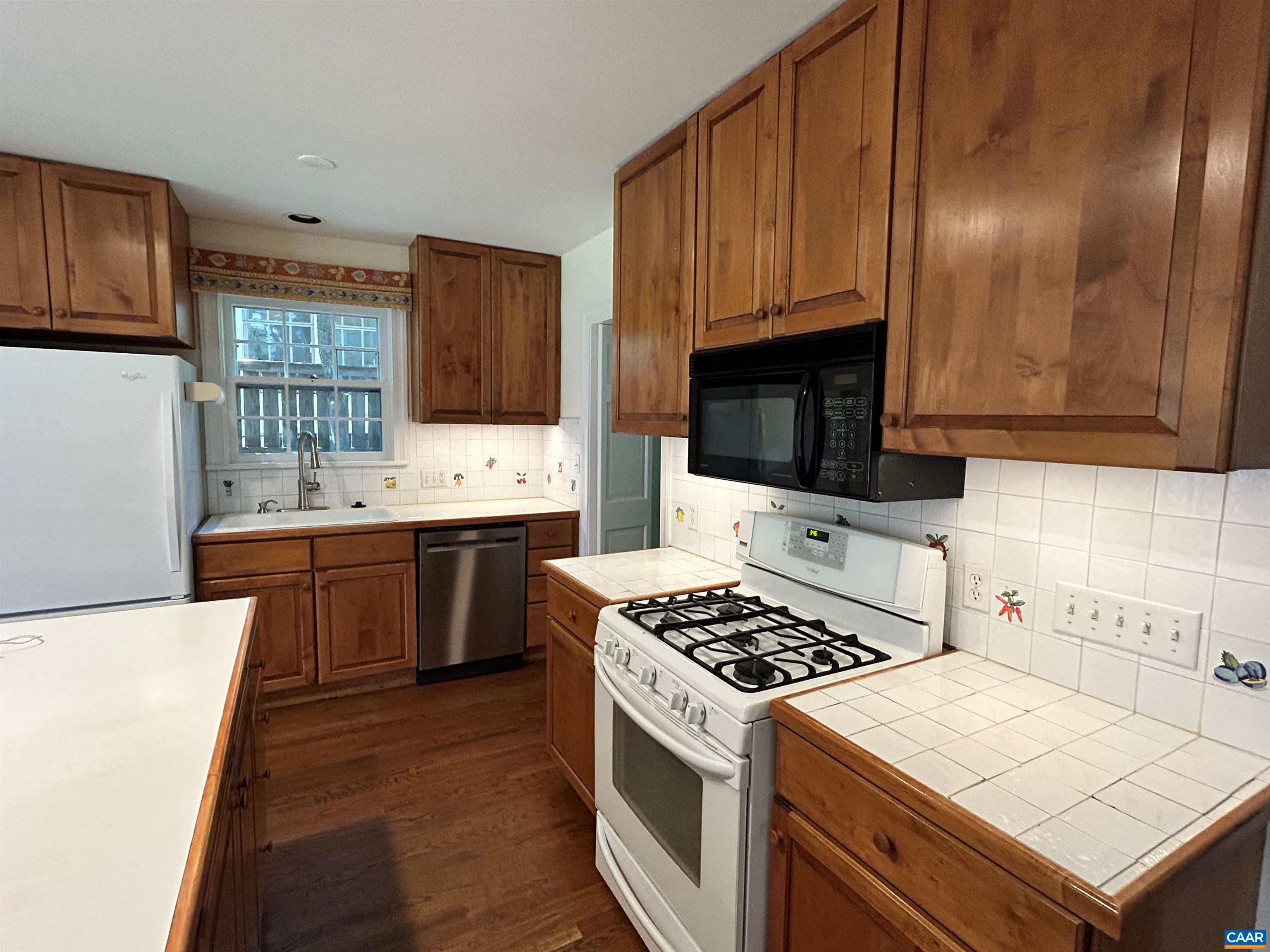 1618 Oxford Road Charlottesville, VA 22903 - Photo 11 of 36 Kitchen