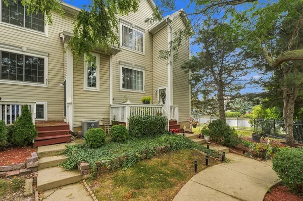 $285,000 | 308 Windcrest Court, Unit 308, Bolingbrook, IL 60440