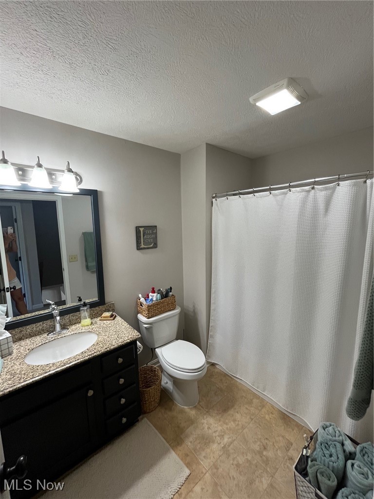 1315 Cascade Circle East Canton, OH 44708 - Photo 32 of 37 Full bath on second floor