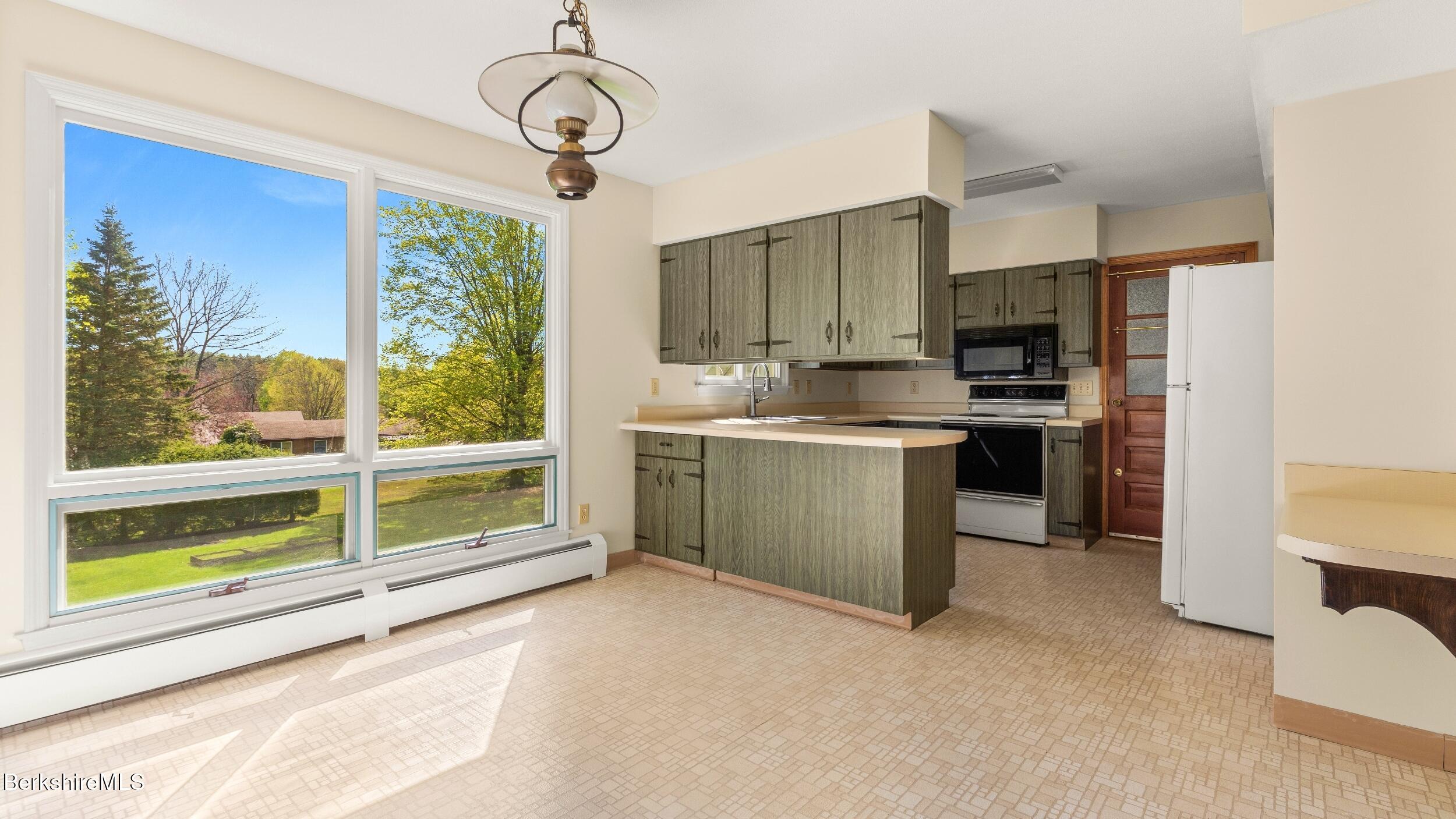 26 Partridge Road Pittsfield, MA 01201 - Photo 14 of 41 DINING AREA/KITCHEN