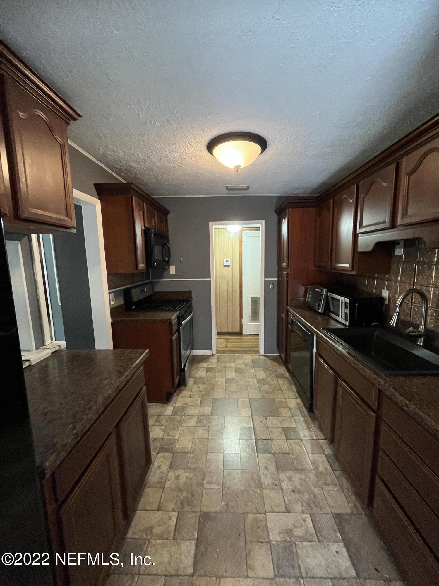 4752 Myrtlewood Road Jacksonville, FL 32210 - Photo 2 of 18 Kitchen