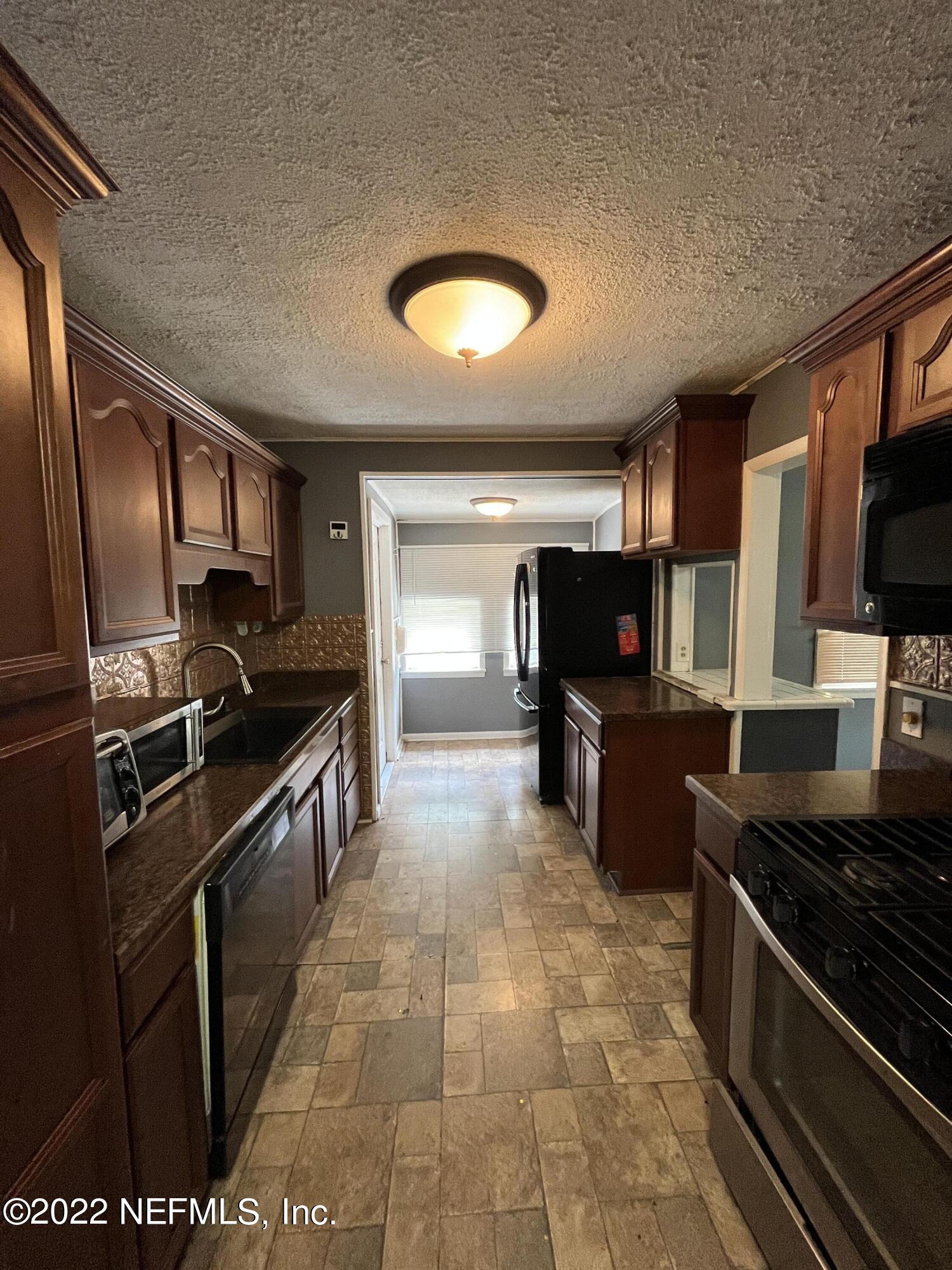4752 Myrtlewood Road Jacksonville, FL 32210 - Photo 5 of 18 Kitchen
