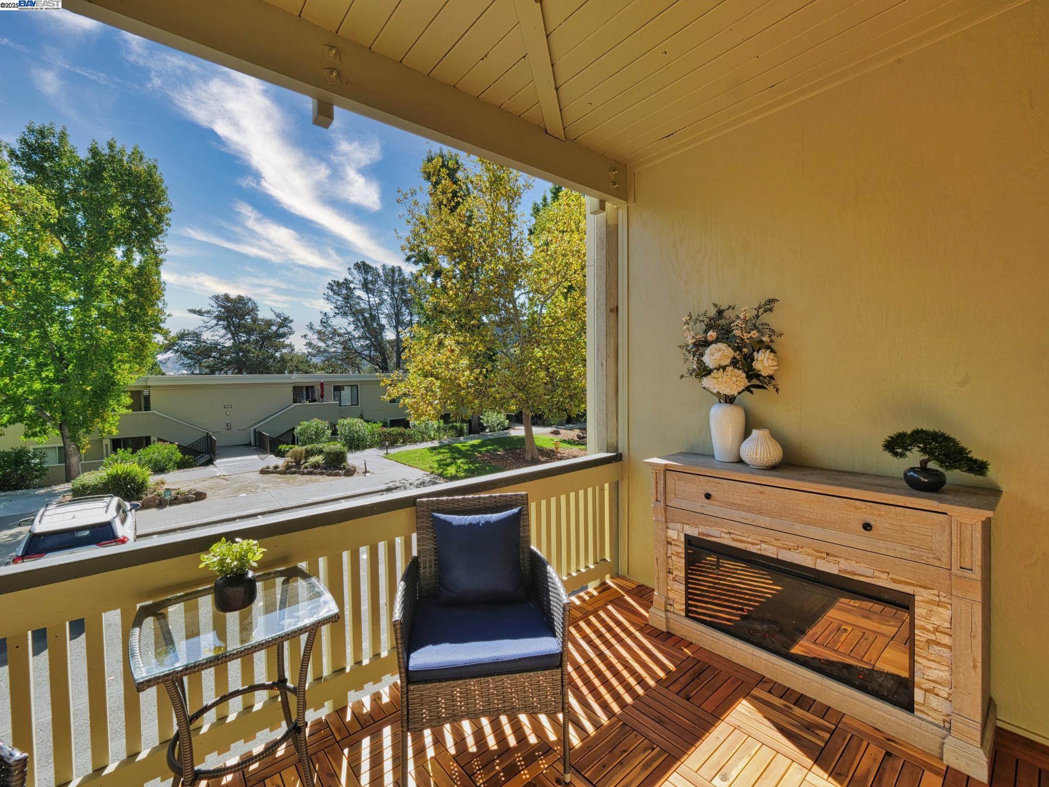 1732 Oakmont Drive, Unit 8 Walnut Creek, CA 94595 - Photo 12 of 23 a view of an outdoor kitchen