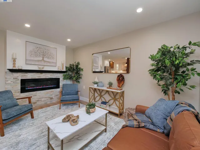 $645,000 | 1732 Oakmont Drive, Unit 8, Walnut Creek, CA 94595