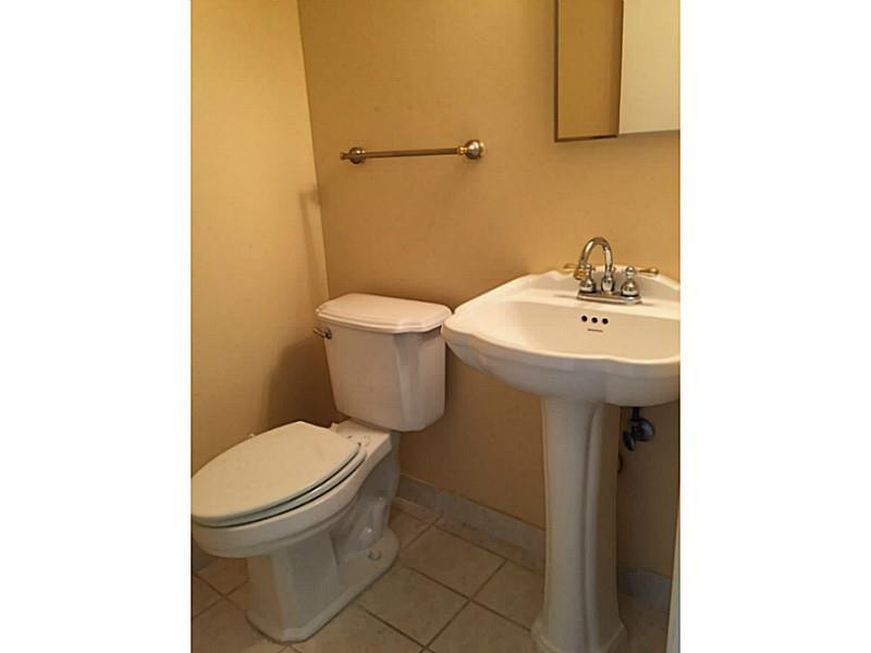21 Royal Palm Way, Unit 21604 Boca Raton, FL 33432 - Photo 12 of 26 Bathroom