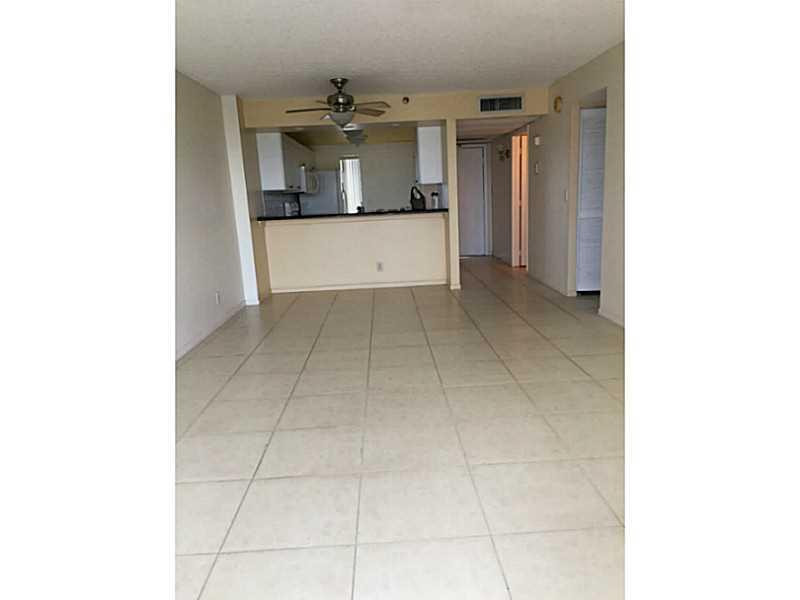 21 Royal Palm Way, Unit 21604 Boca Raton, FL 33432 - Photo 3 of 26 Living Room