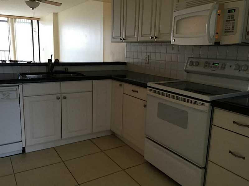 21 Royal Palm Way, Unit 21604 Boca Raton, FL 33432 - Photo 6 of 26 Kitchen