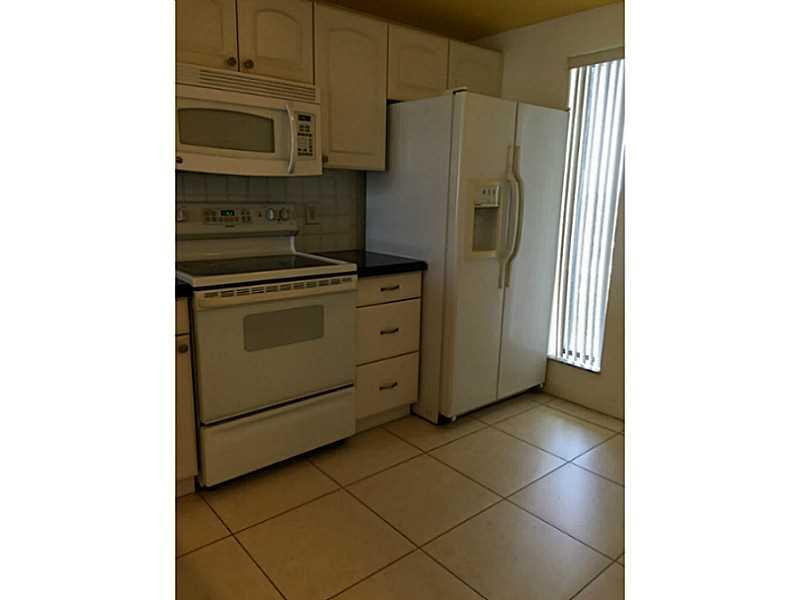 21 Royal Palm Way, Unit 21604 Boca Raton, FL 33432 - Photo 7 of 26 Kitchen