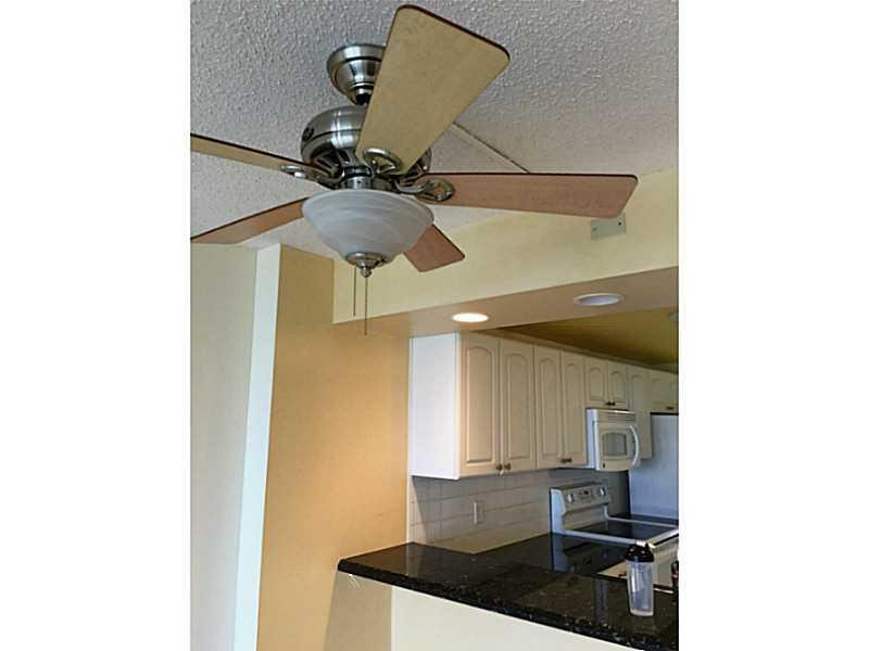 21 Royal Palm Way, Unit 21604 Boca Raton, FL 33432 - Photo 9 of 26 Dining Room