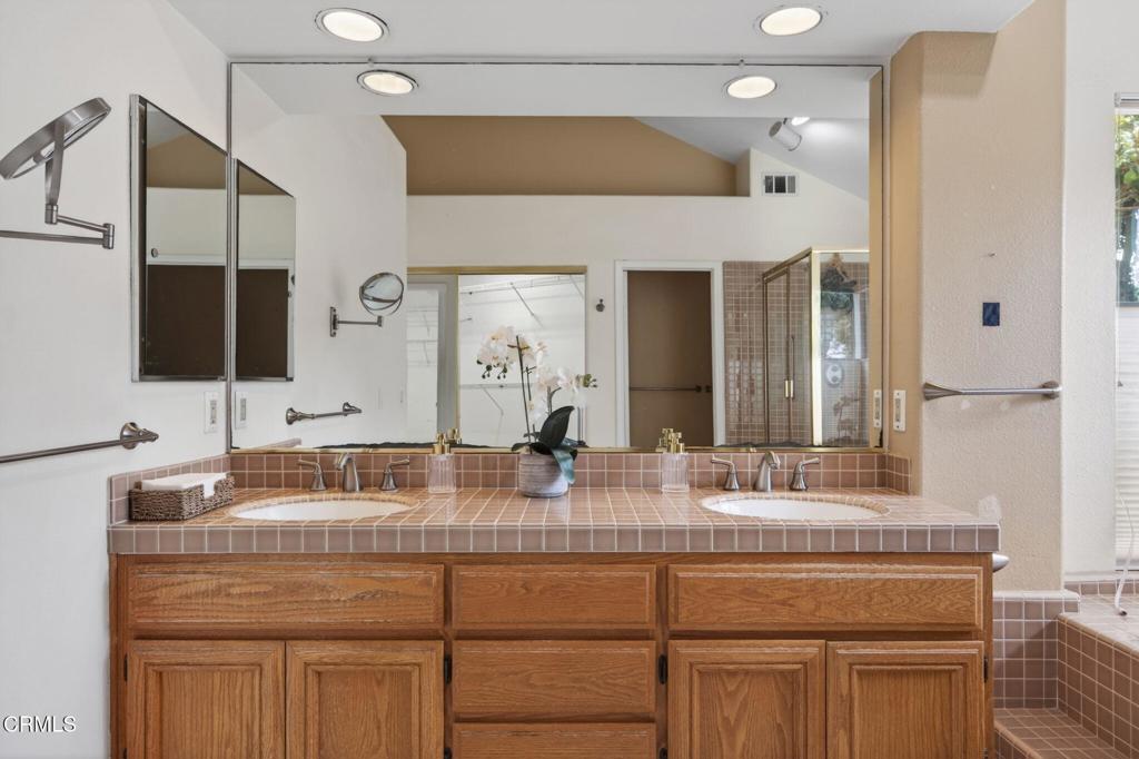 2220 Pebble Beach Trail Oxnard, CA 93036 - Photo 37 of 76