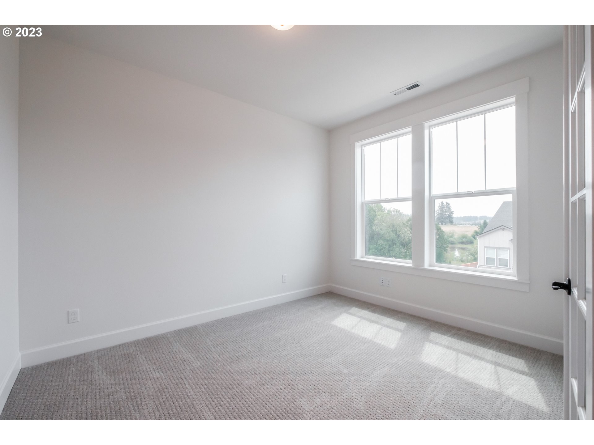 12363 Southwest Strobel Road Beaverton, OR 97007 - Photo 18 of 42 Gallery Image 18