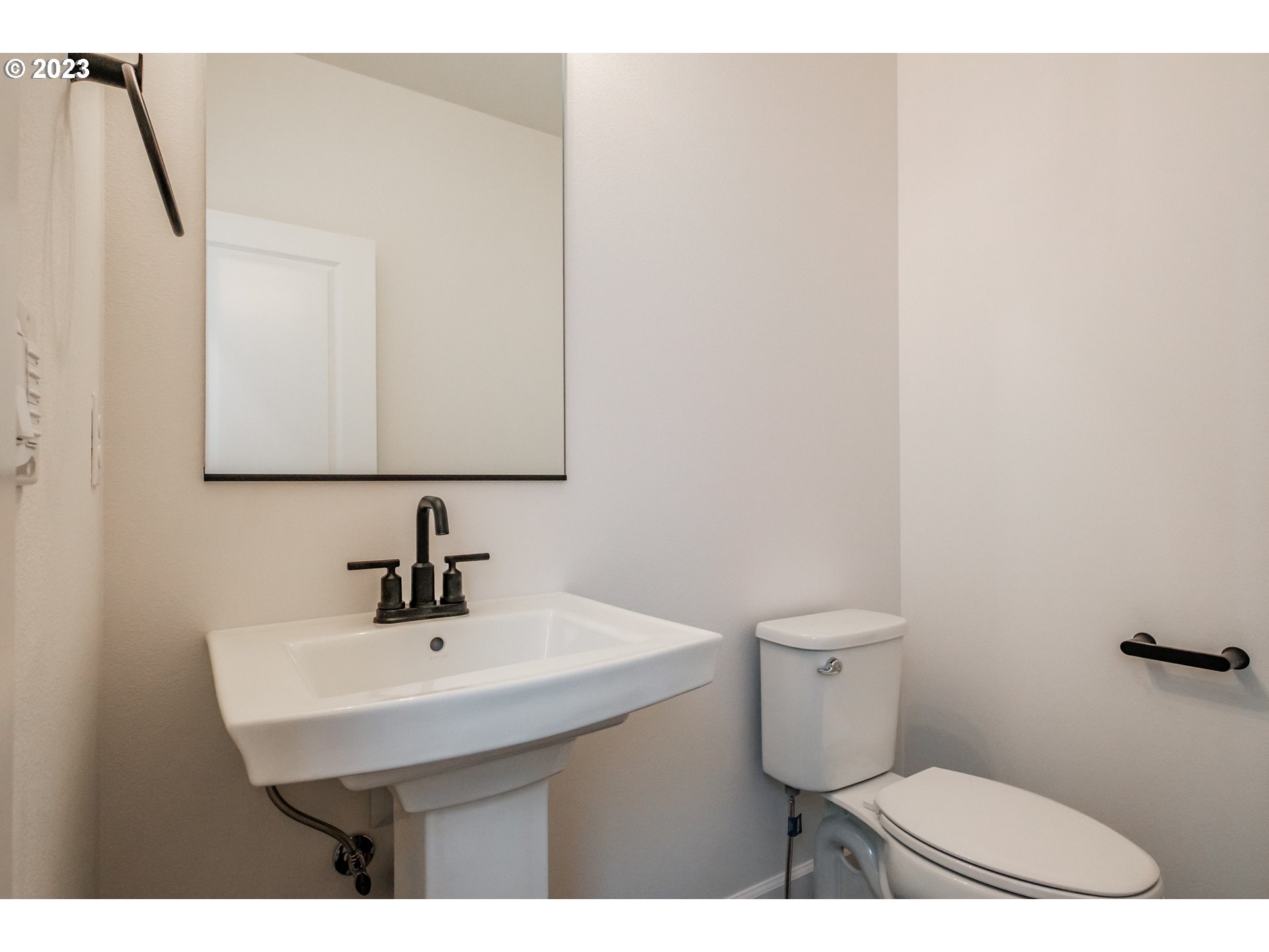 12363 Southwest Strobel Road Beaverton, OR 97007 - Photo 23 of 42 Gallery Image 23
