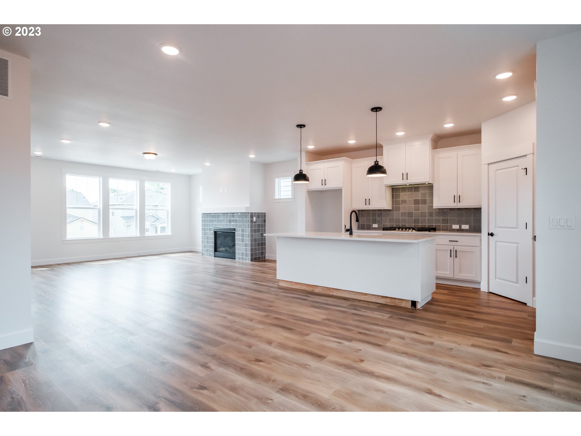12363 Southwest Strobel Road Beaverton, OR 97007 - Photo 4 of 42 Gallery Image 4