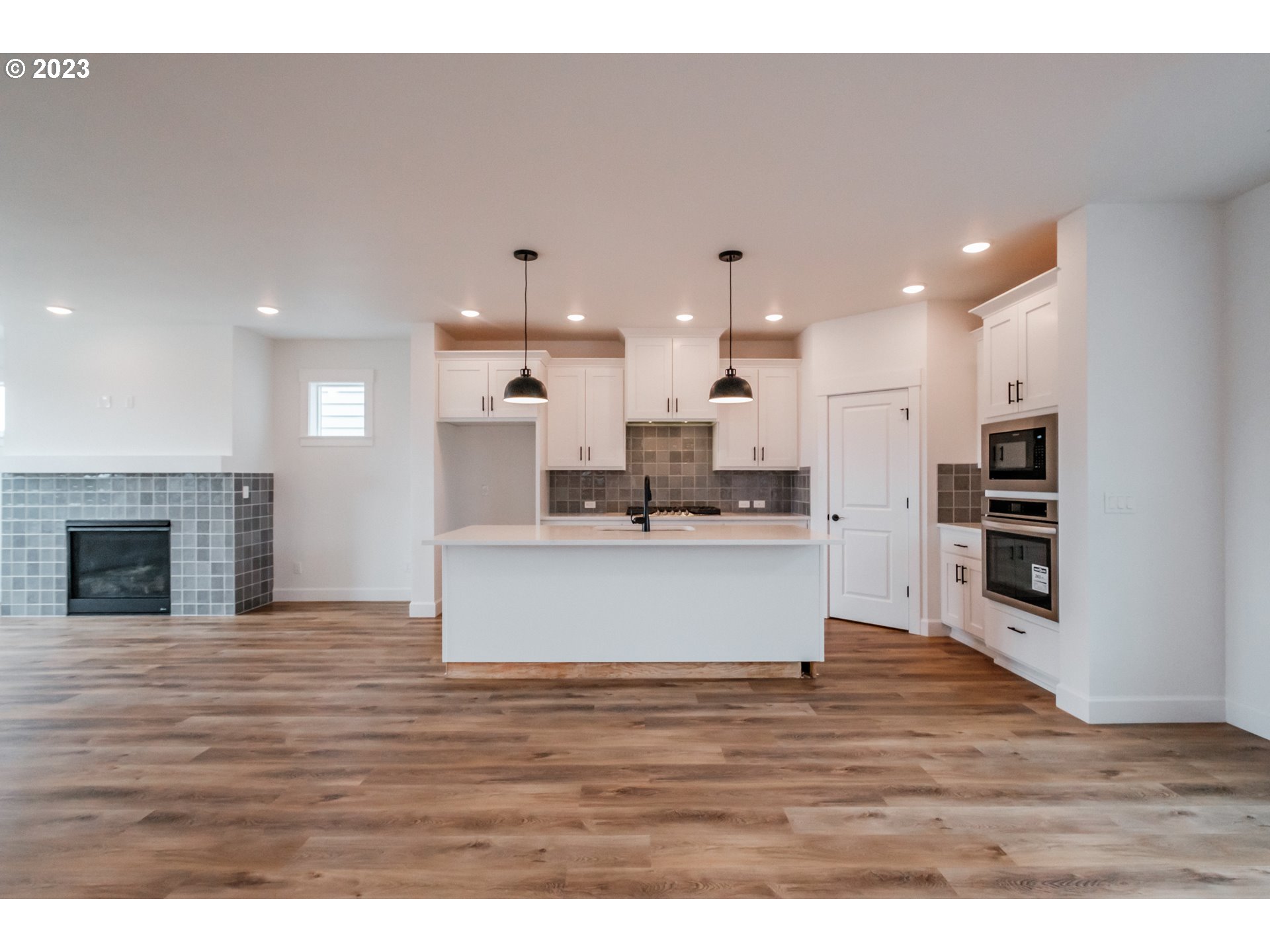 12363 Southwest Strobel Road Beaverton, OR 97007 - Photo 5 of 42 Gallery Image 5