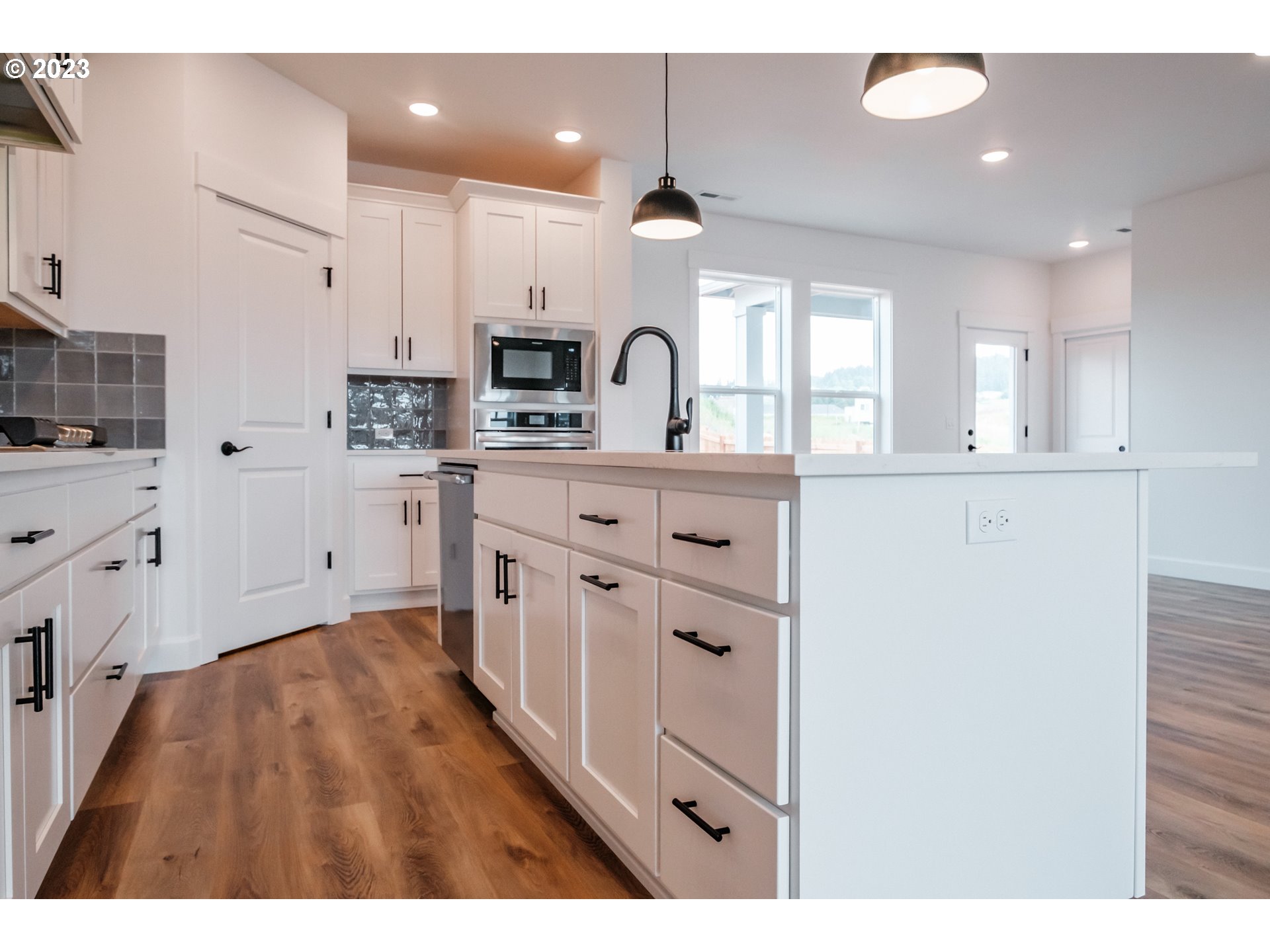 12363 Southwest Strobel Road Beaverton, OR 97007 - Photo 9 of 42 Gallery Image 9
