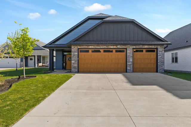 $549,900 | 1060 109th Court Northeast, Blaine, MN 55434