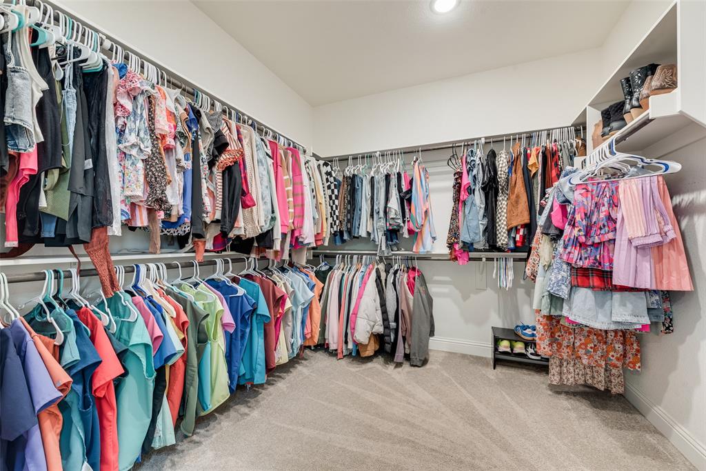 101 Oxford Court Weatherford, TX 76088 - Photo 18 of 35 Primary Closet