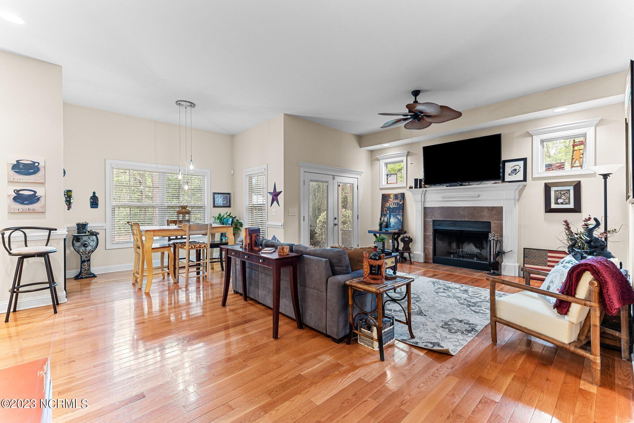 20 Lake Hills Road Pinehurst, NC 28374 - Photo 9 of 42 Living Room