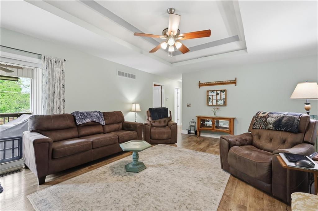 212 Southeast Cromwell Road Blue Springs, MO 64014 - Photo 7 of 47
