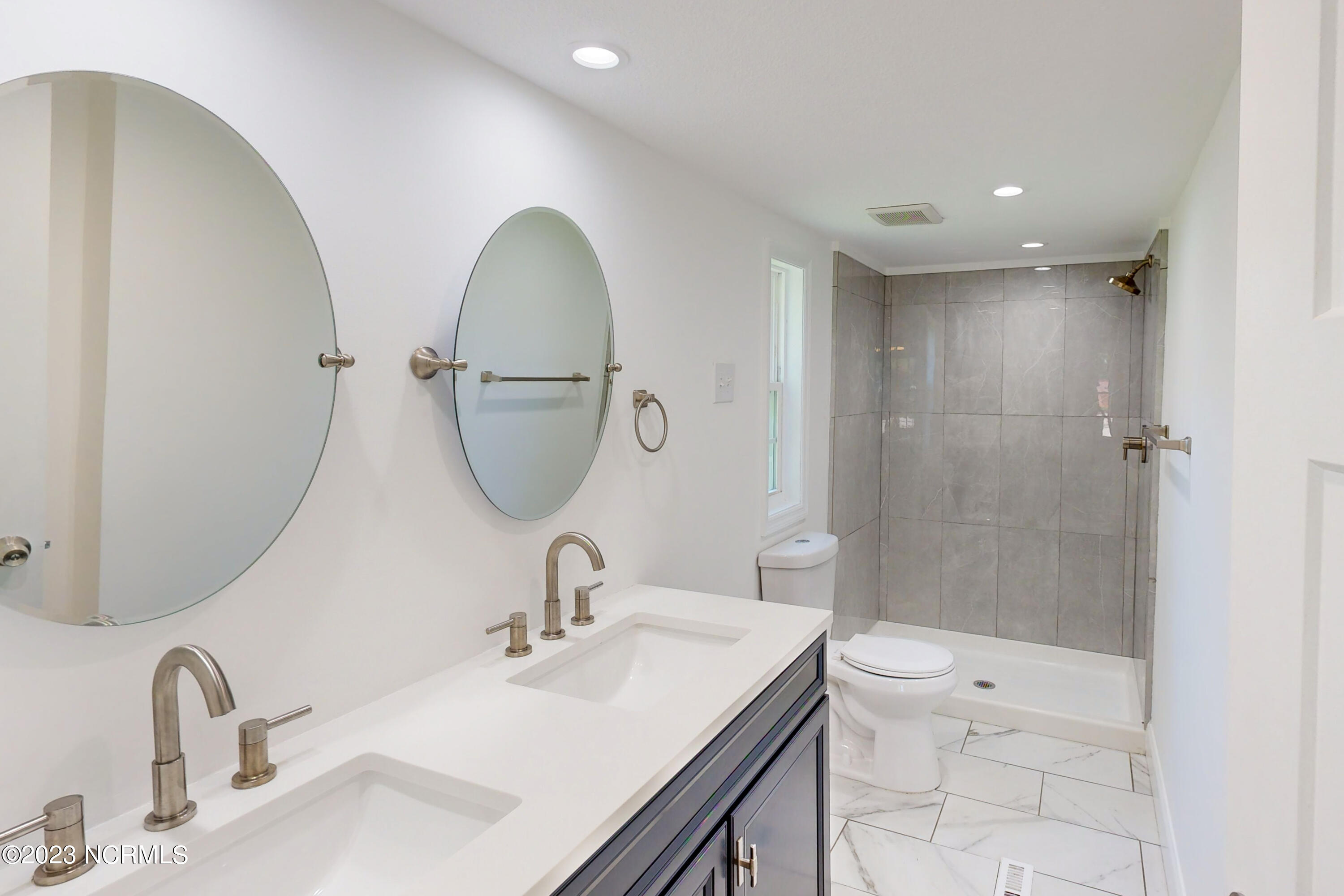 110 Country Club Road Jacksonville, NC 28546 - Photo 10 of 24 110B Country Club Road - Interior_23