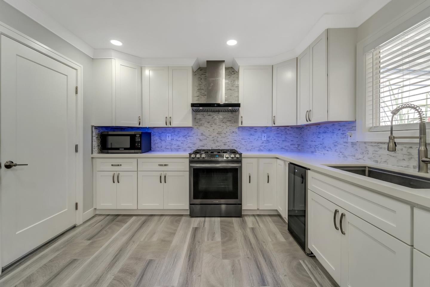 1158 Oakview Road San Jose, CA 95121 - Photo 5 of 23 Gallery Image 5