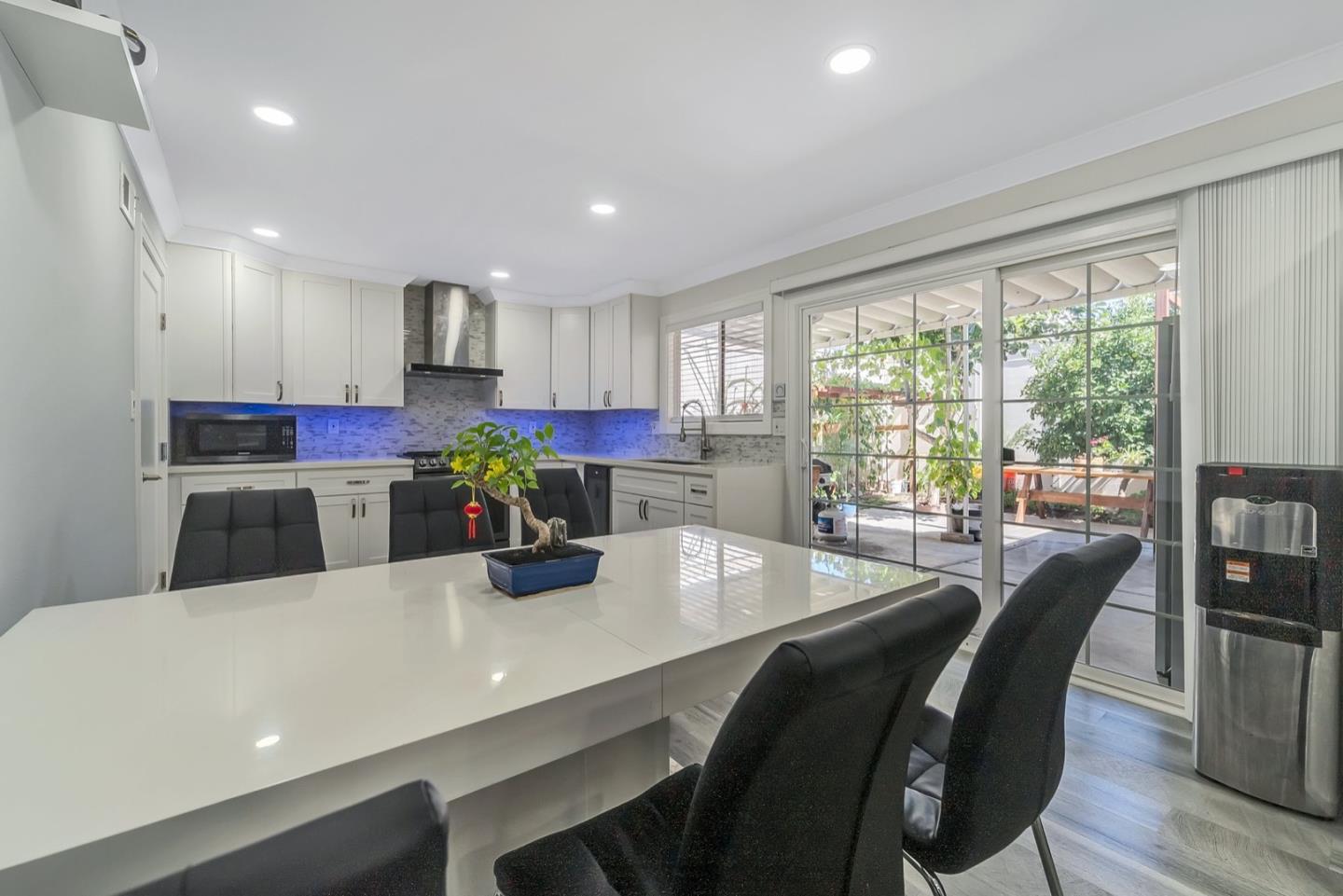 1158 Oakview Road San Jose, CA 95121 - Photo 8 of 23 Gallery Image 8