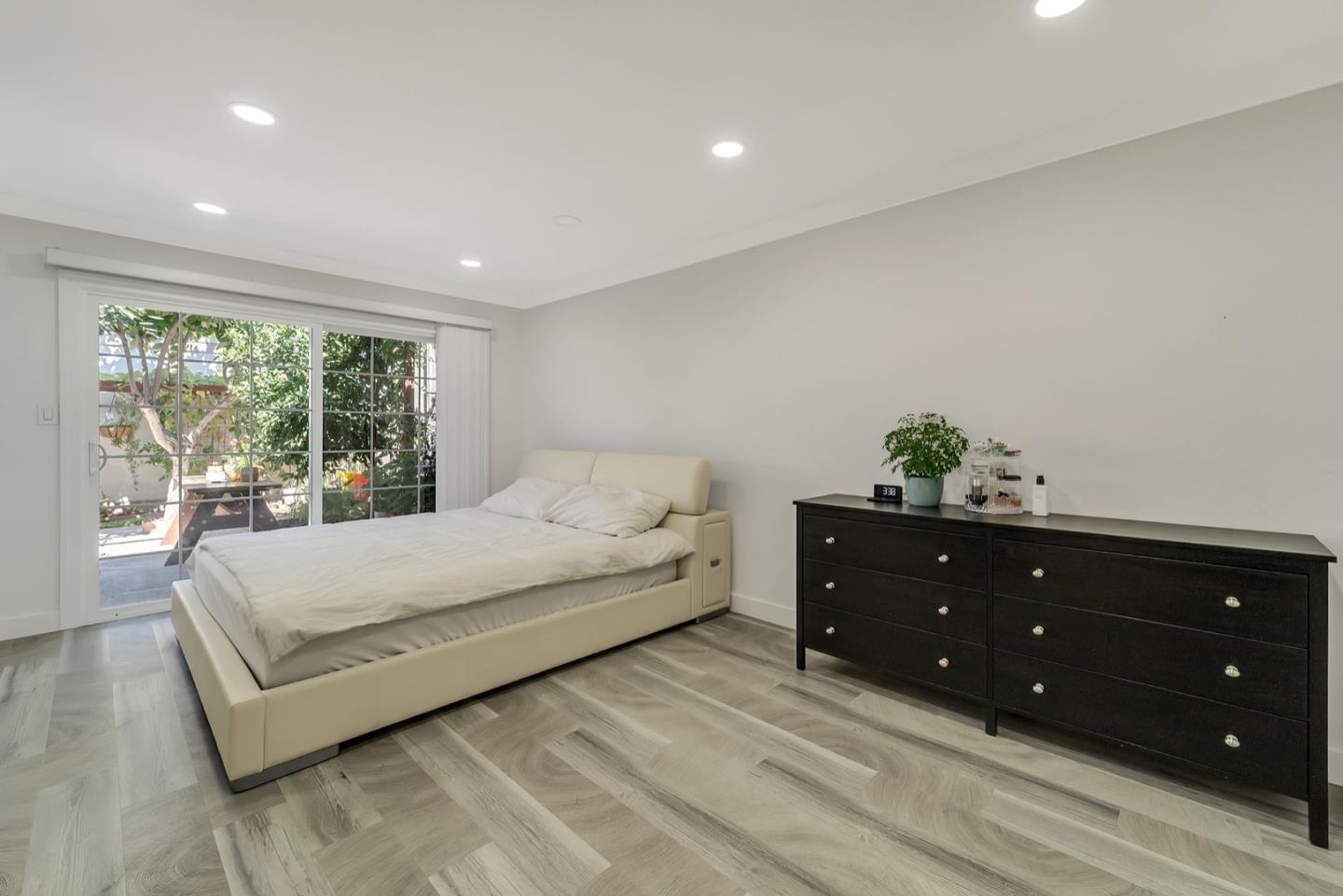 1158 Oakview Road San Jose, CA 95121 - Photo 10 of 23 Gallery Image 10