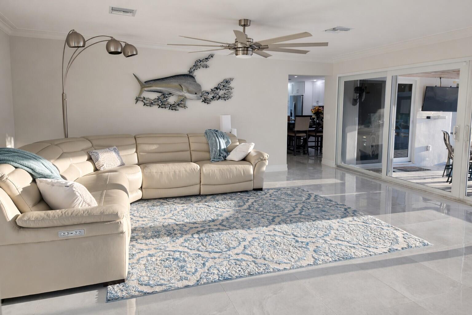3910 Northeast 26th Avenue Lighthouse Point, FL 33064 - Photo 16 of 32 Living room
