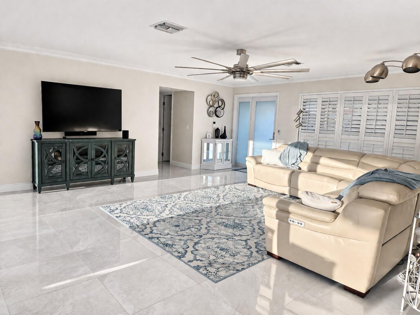 3910 Northeast 26th Avenue Lighthouse Point, FL 33064 - Photo 18 of 32 Living room 3