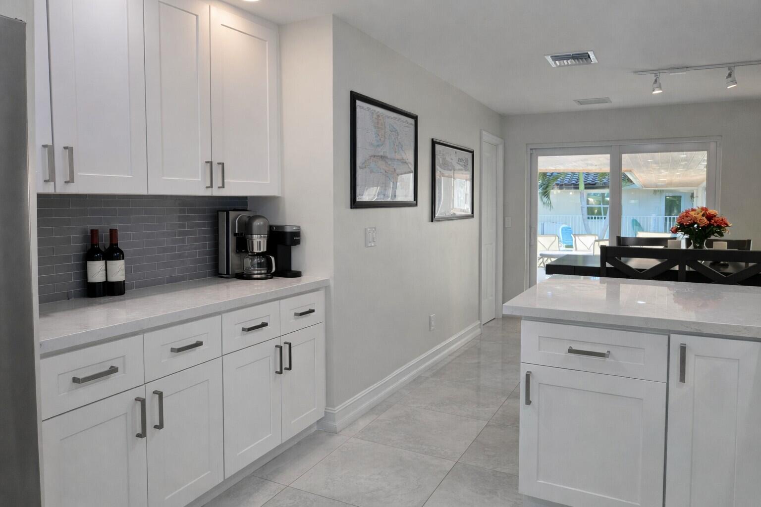 3910 Northeast 26th Avenue Lighthouse Point, FL 33064 - Photo 21 of 32 Kitchen 3