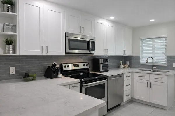 $2,300,000 | 3910 Northeast 26th Avenue, Lighthouse Point, FL 33064