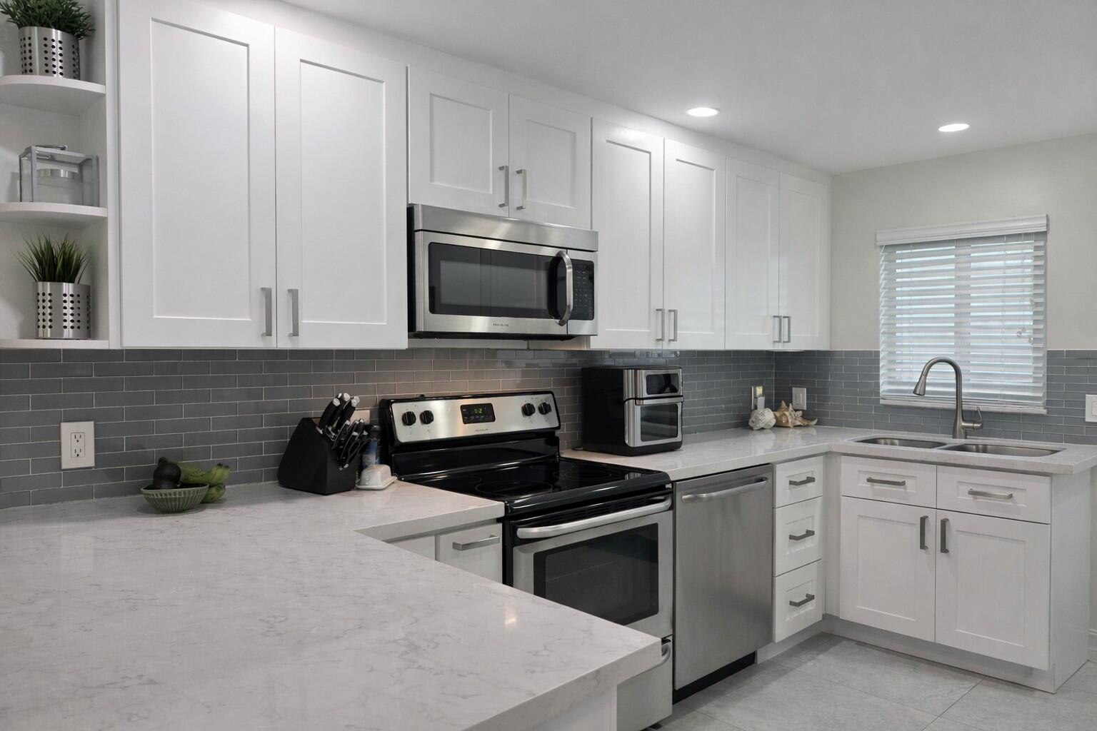 3910 Northeast 26th Avenue Lighthouse Point, FL 33064 - Photo 23 of 32 Kitchen 2