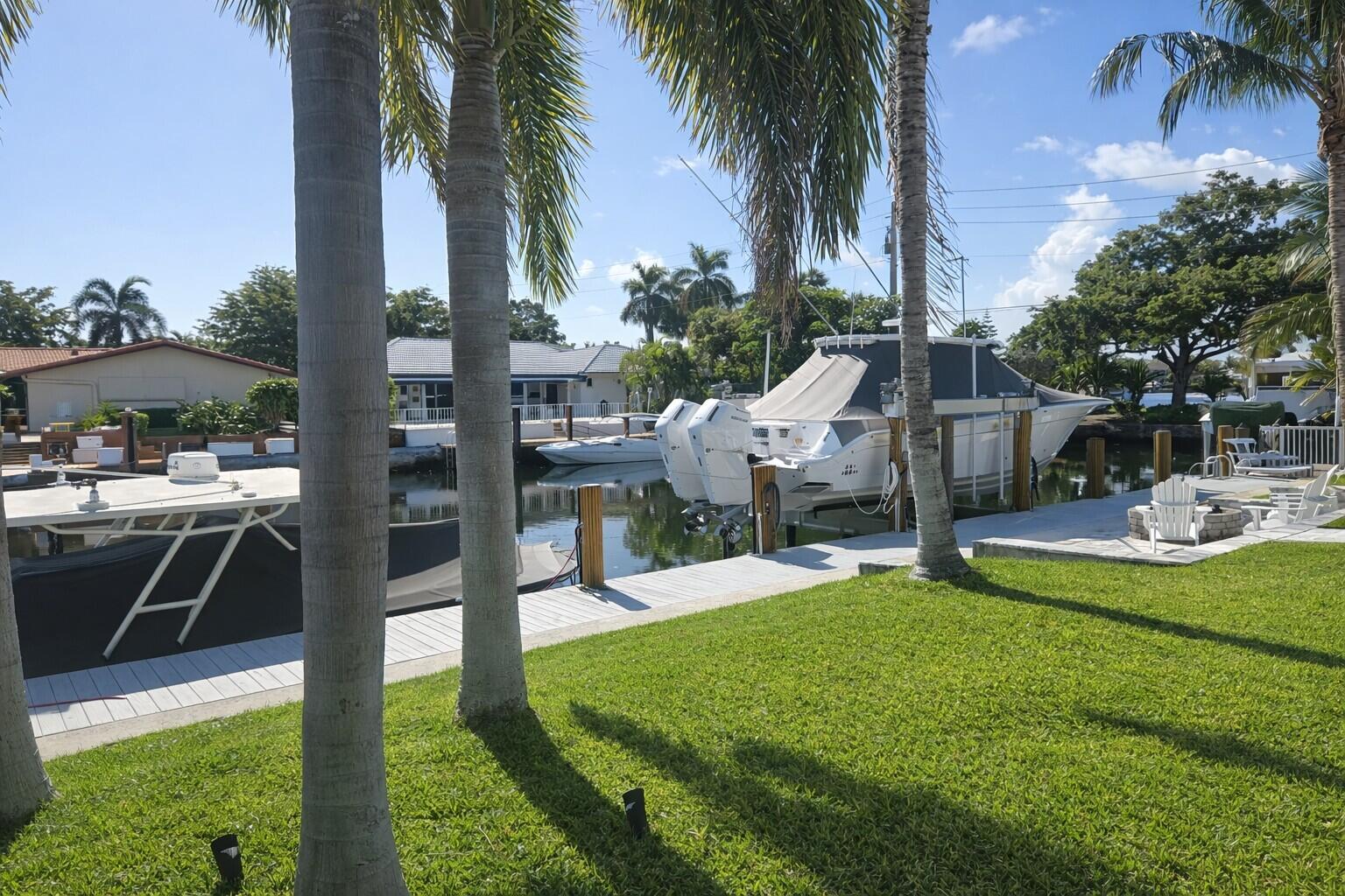 3910 Northeast 26th Avenue Lighthouse Point, FL 33064 - Photo 3 of 32 Dock and Yard