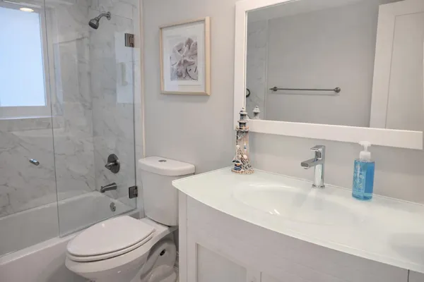 $2,300,000 | 3910 Northeast 26th Avenue, Lighthouse Point, FL 33064