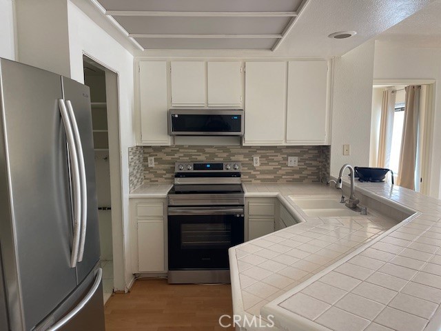 73 Fallingstar Irvine, CA 92614 - Photo 8 of 34 a kitchen with stainless steel appliances granite countertop a refrigerator a stove and a sink