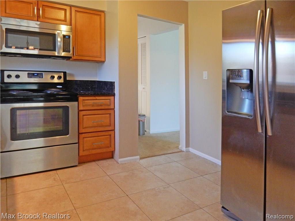 801 West Long Lake Road, Unit 1 Bloomfield Hills, MI 48302 - Photo 4 of 18