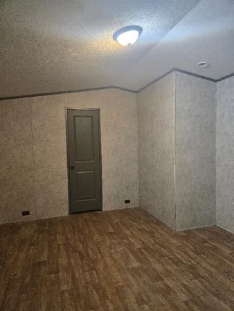 a view of a back yard