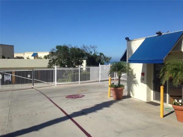 $4,245 | 711 Pacific Coast Highway, Unit 431, Huntington Beach, CA 92648