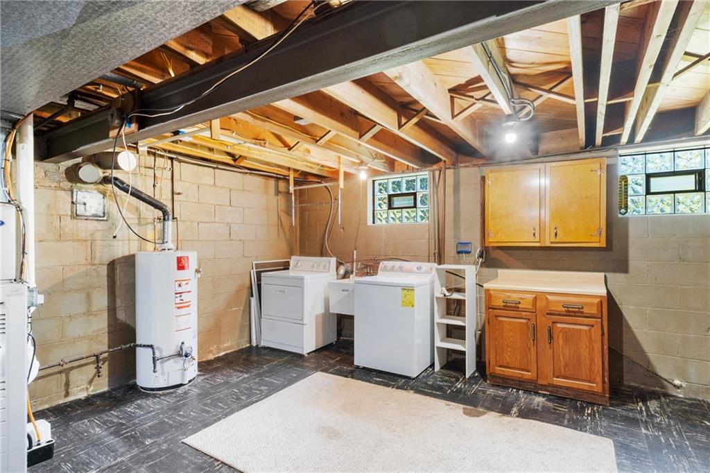 1017 Silver Lane McKees Rocks, PA 15136 - Photo 22 of 34 a utility room with dryer and washer