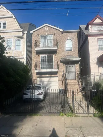 $2,800 | 884 South 17th Street, Unit 1, Newark, NJ 07108
