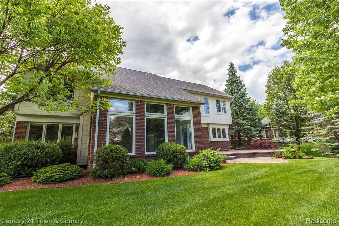 1280 Tulberry Circle Rochester, MI 48306 - Photo 29 of 33 Exterior Rear-1.jpg